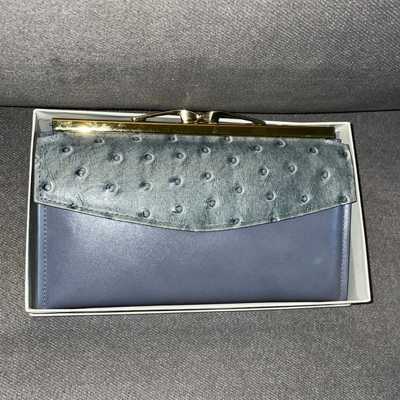 Fashioned By Seamon Handbags - NEW VINTAGE Women’s Gray Leather Wallet.
